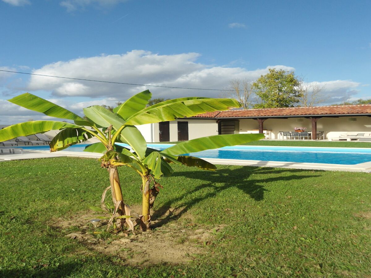 Holiday house Luxuriöses Ferienhaus mit privatem Pool - Outdoor photo 2