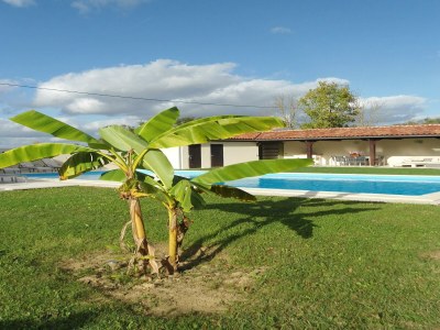 Holiday house Luxuriöses Ferienhaus mit privatem Pool - Outdoor photo 2