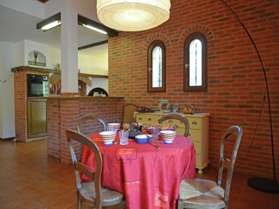 Villa Villa in Le Boulou with Scenic Hilltop Views - Features photo 12