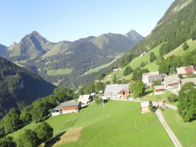 Chalet Chalet in Rhone Alpes with Stunning Views - Outdoor photo 9