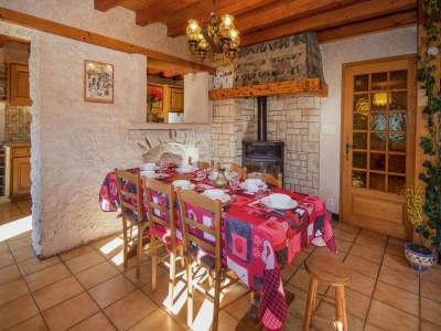 Chalet Chalet in Rhone Alpes with Stunning Views - Features photo 14