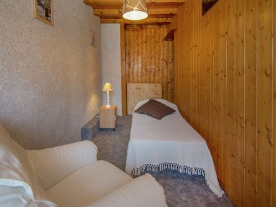 Chalet Chalet in Rhone Alpes with Stunning Views - Features photo 23