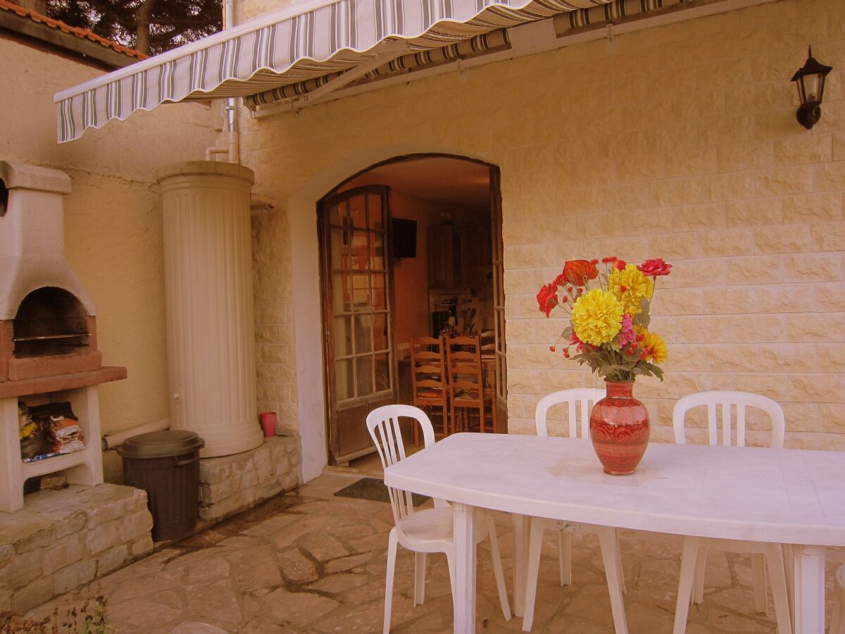 Holiday house Ferienhaus in Vaires-sur-Marne am Waldsee - Outdoor photo 2