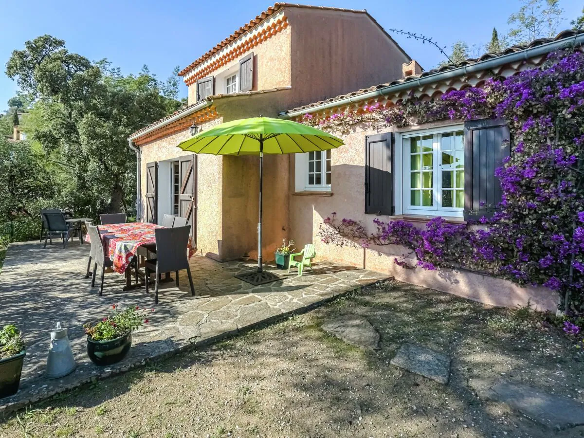 Holiday house Holiday Home in Bormes-les-Mimosas with Pool