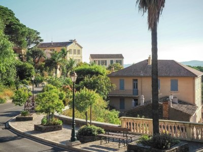 Holiday house Holiday Home in Bormes-les-Mimosas with Pool - Environment photo 32