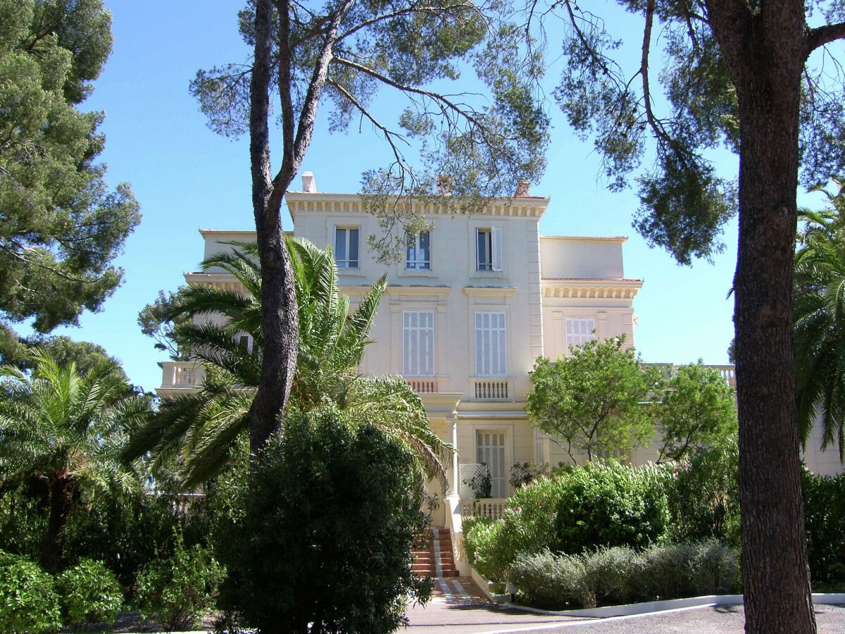 Apartment Villa on Côte d'Azur with Beachfront Views - Outdoor photo 3