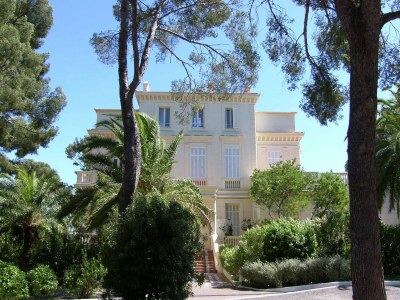 Apartment Villa on Côte d'Azur with Beachfront Views - Outdoor photo 3