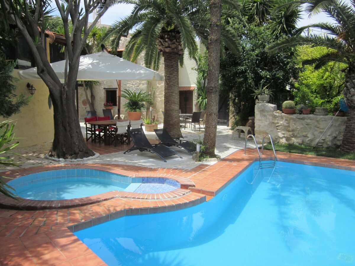 Villa Villa in Giannoudi mit Pool und Strandnähe