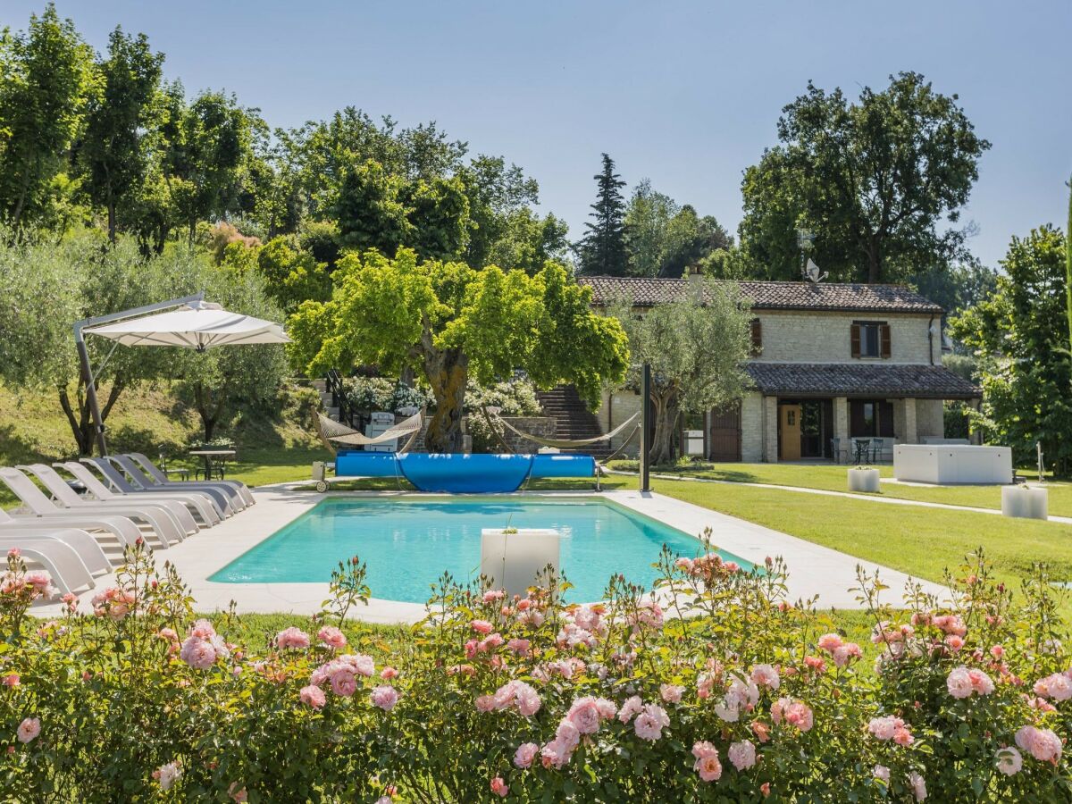 Villa Scenic villa with heated pool