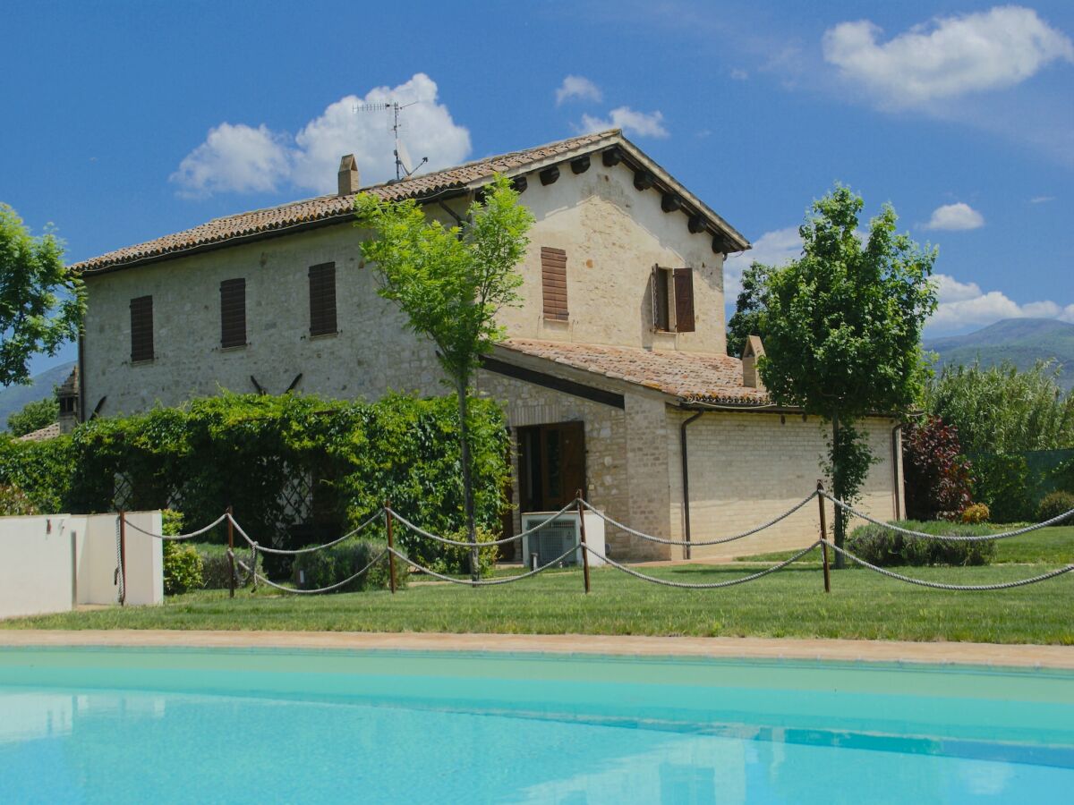 Holiday house Ferienhaus in Foligno mit Pool und Terrasse - Outdoor photo 2