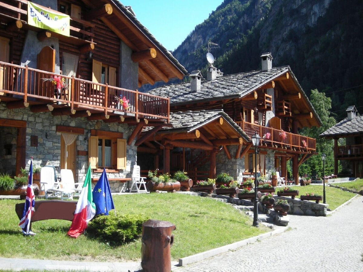 Apartment Apartment in Antey-Saint-André near Ski Area - Outdoor photo 4