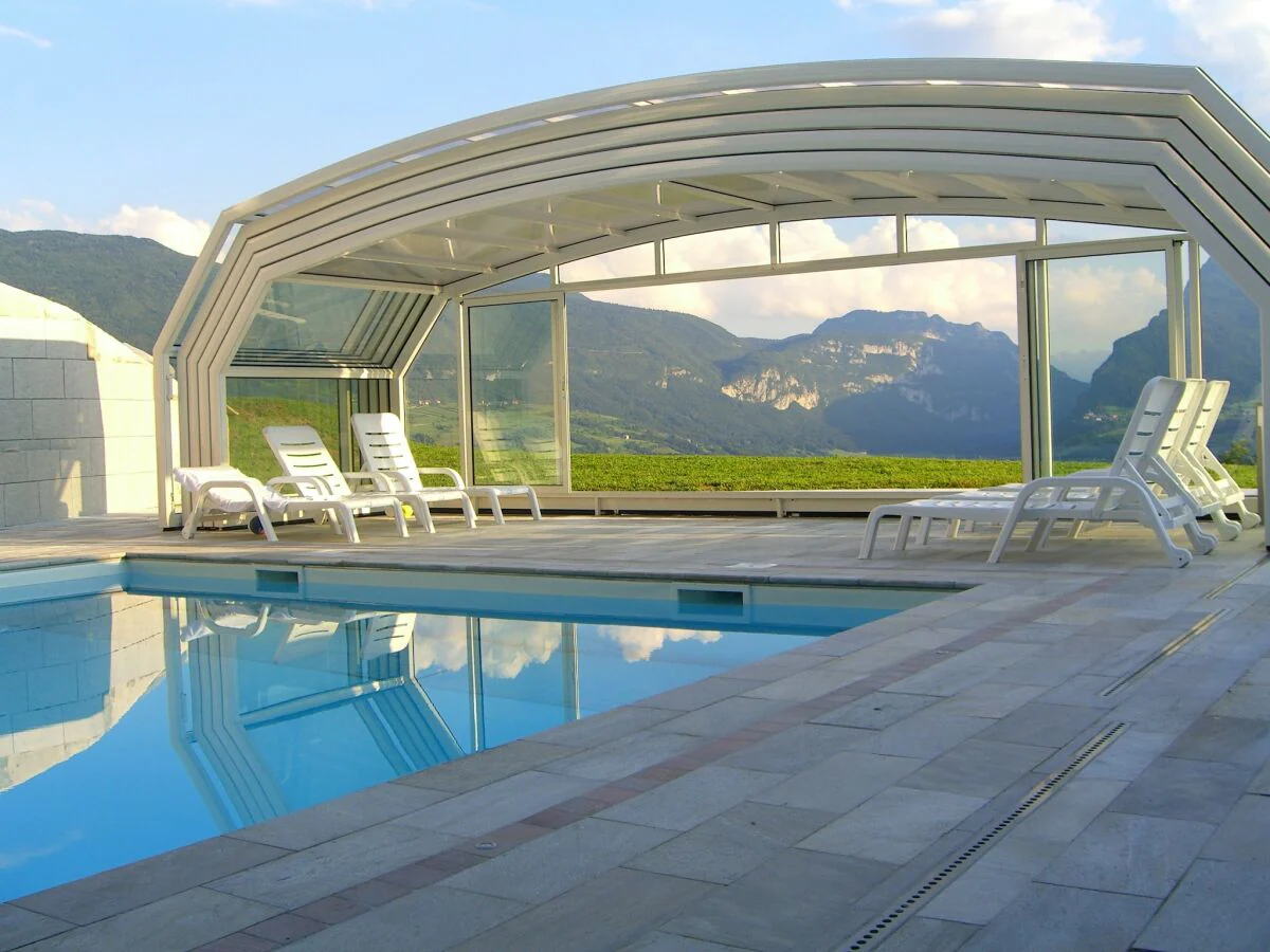 Villa Wohnung in Villa mit Schwimmbad mit Sonnendach