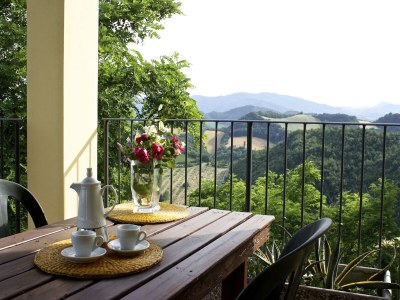 Apartment Stay with Balcony Views - Outdoor photo 15