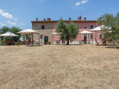 Holiday house Gemütliches Ferienhaus in Capraia e Limite mit Swimminpool - Outdoor photo 6