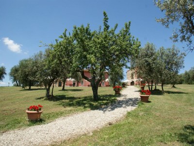 Holiday house Gemütliches Ferienhaus in Capraia e Limite mit Swimminpool - Outdoor photo 14