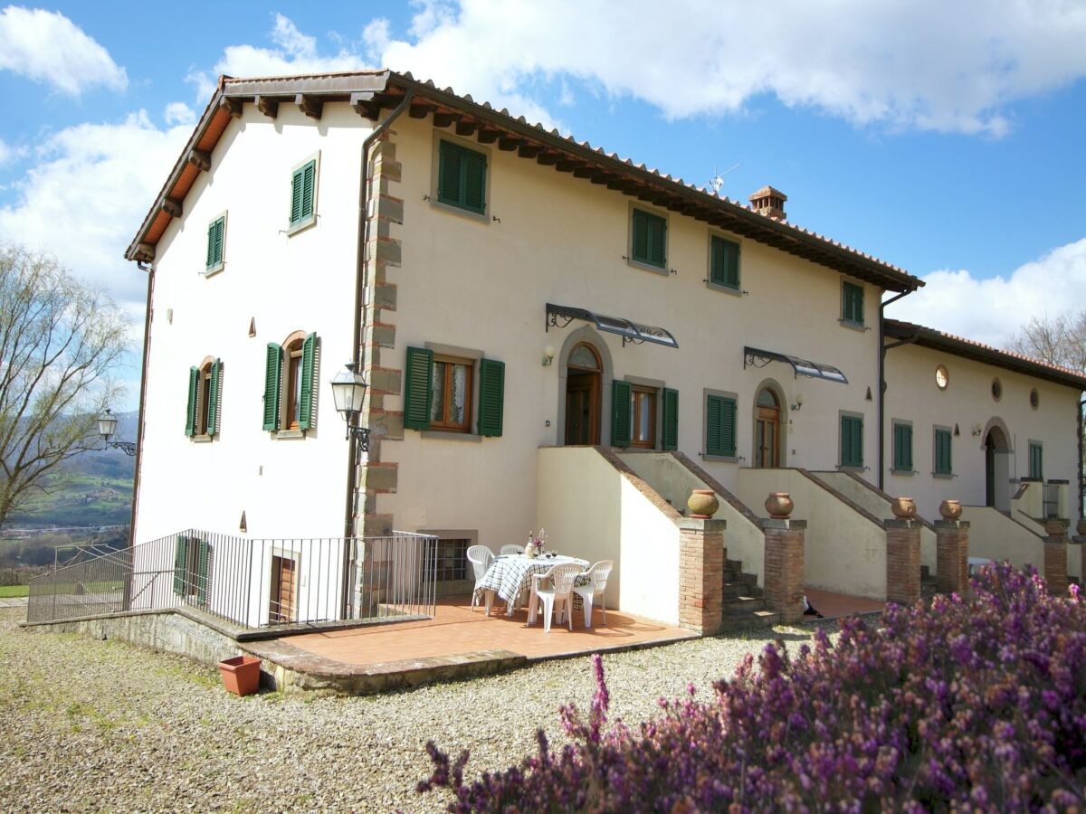 Chalet Farmhouse in Poppi with Pool & Forest Nearby - Outdoor photo 3