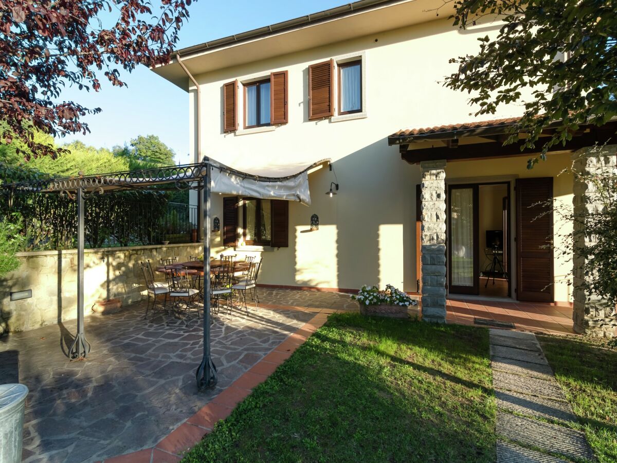 Villa Villa in Lonnano mit Pool