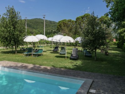 Holiday house Authentic farmhouse with pool - Outdoor photo 13