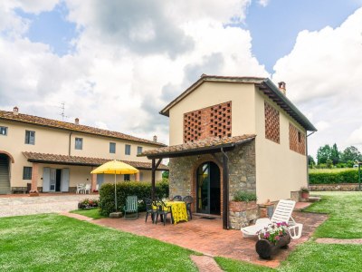 Farmhouse Farmhouse with Pool View in Bucine - Farmhouse