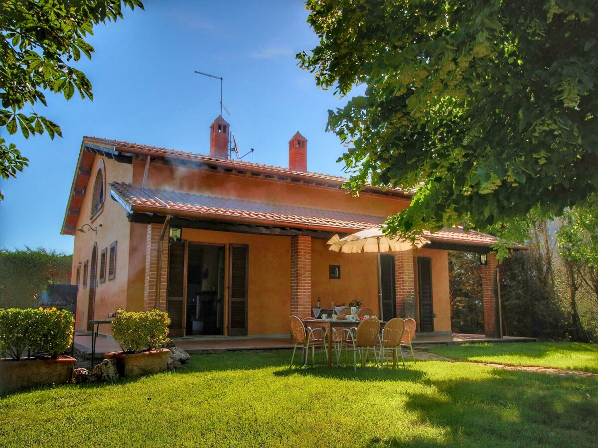 Cottage Attractive mansion with pool - Outdoor photo 2