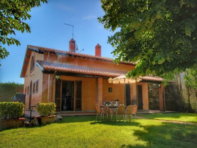 Cottage Attractive mansion with pool - Outdoor photo 2