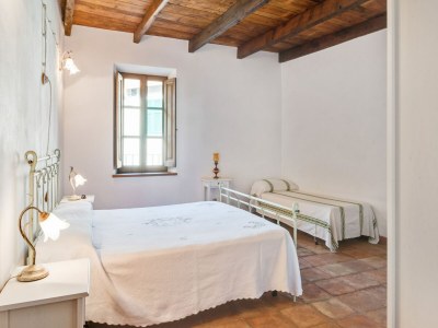 Apartment Relaxing Tuscan Home with WiFi - Features photo 21