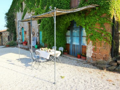Farmhouse Romantic Farmhouse with Pool - Outdoor photo 16