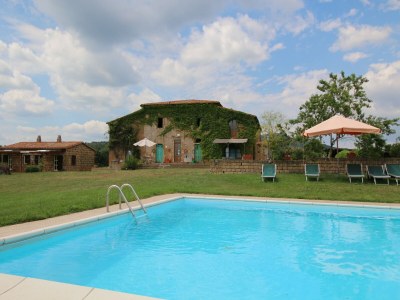 Farmhouse Romantic Farmhouse with Pool - Outdoor photo 17