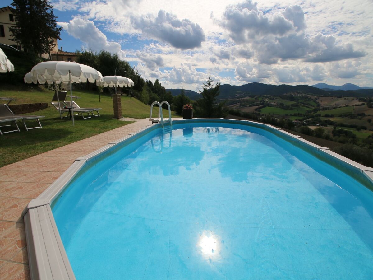 Apartment Apartment in Piticchio with Pool and BBQ