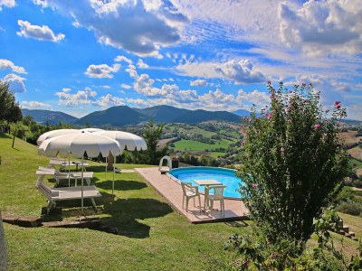 Apartment Apartment in Piticchio with Pool and BBQ - Outdoor photo 6