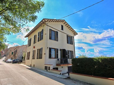 Apartment Apartment in Piticchio with Pool and BBQ - Outdoor photo 10