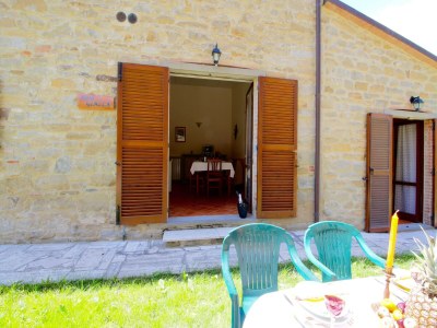 Cottage Rückzugsort mit Hügelblick und Pool - Outdoor photo 16