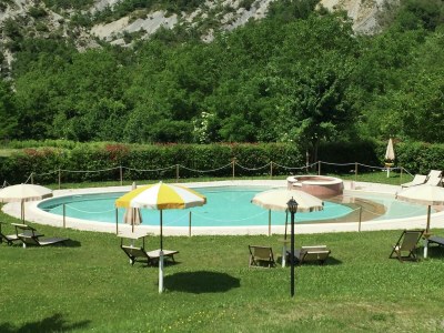 Cottage Rückzugsort mit Hügelblick und Pool - Outdoor photo 18