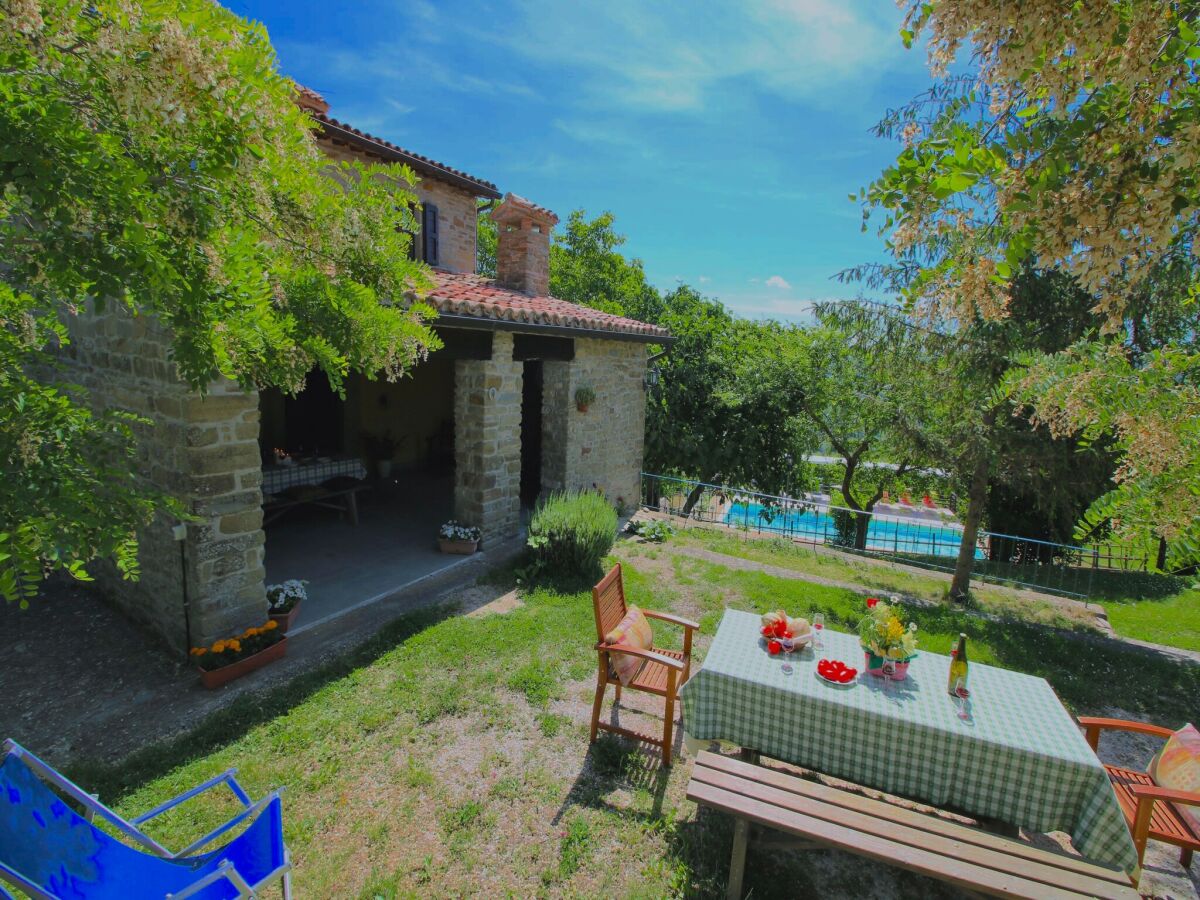 Farmhouse Chalet in Apecchio with Pool and Mountain Views - Outdoor photo 3