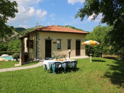 Holiday house Apartment in Marche with Pool and Mountain Views in Apecchio - Holiday house