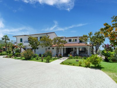 Holiday house Wohnung in Residenz mit Schwimmbad - Holiday house