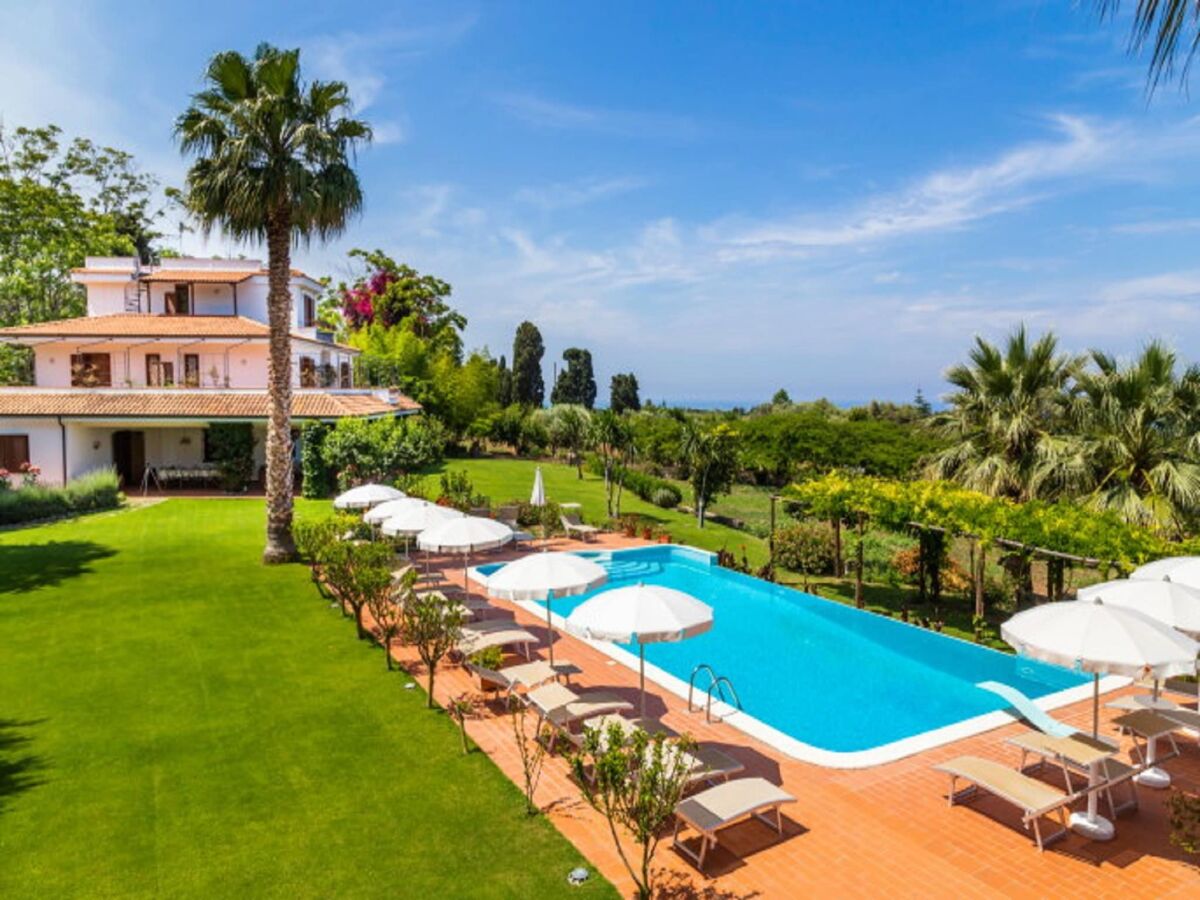 Villa Fesselnde Villa in Ricadi mit Pool