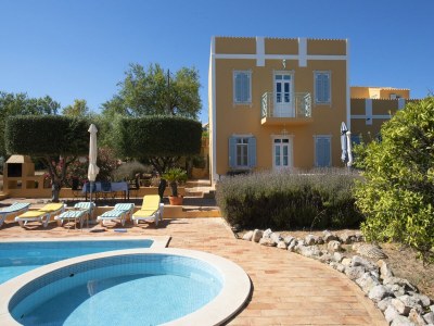 Cottage Lebhaftes Landhaus mit Gemeinschaftspool - Outdoor photo 3