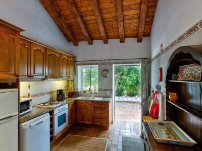 Holiday house Gorgeous Holiday Home with Swimming Pool - Features photo 31