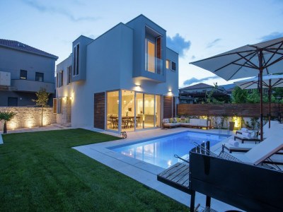 Villa Luxurious Villa with Private Pool and Garden in Trogir Area - Villa