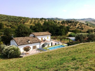 Holiday house Hillside Escape mit Pool - Holiday house