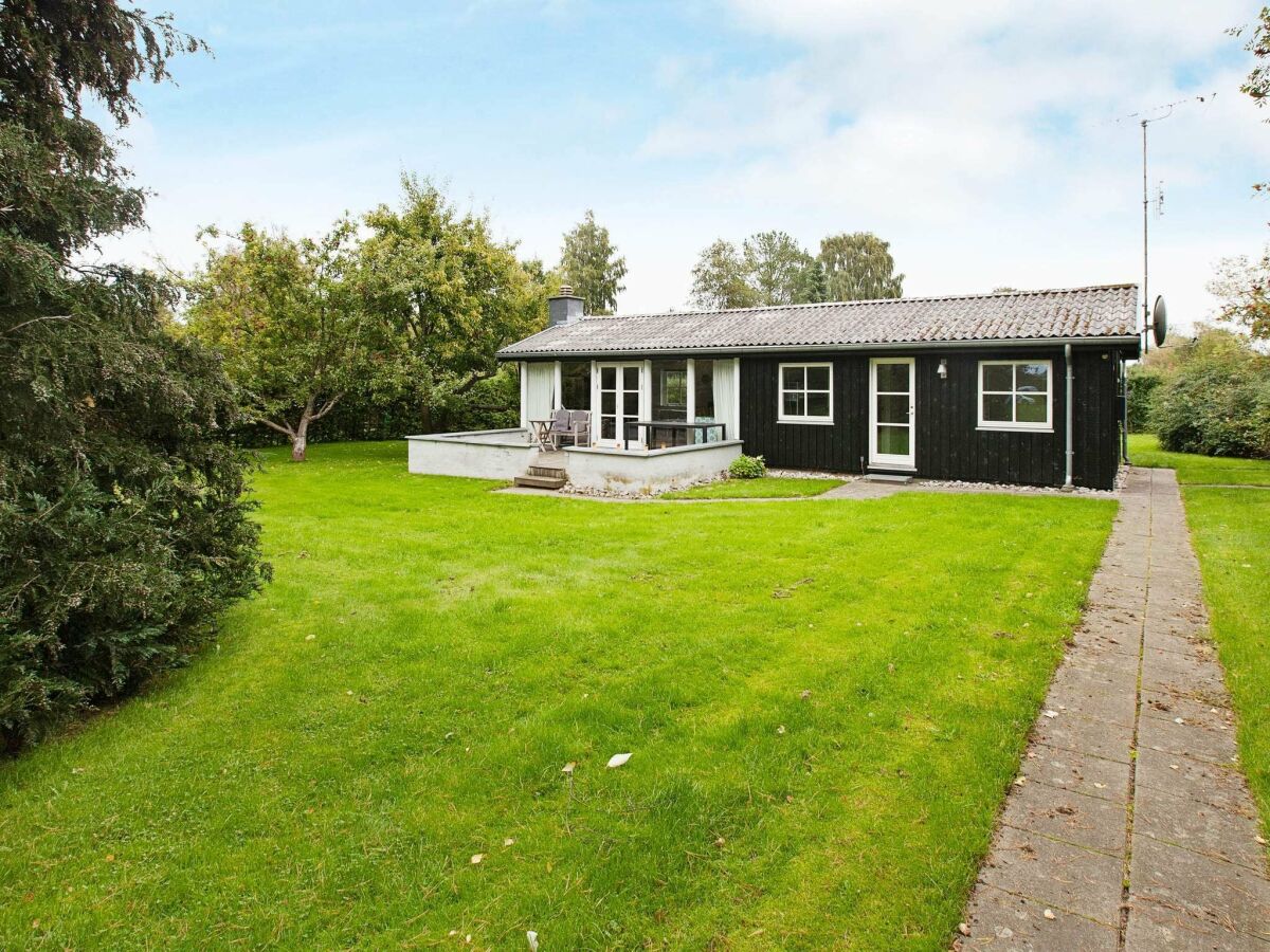 Holiday house 6 person holiday home in Dronningmølle-By Traum