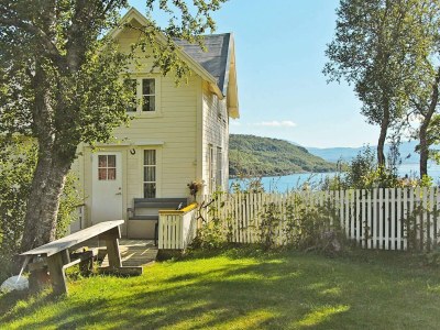 Holiday house 4 person holiday home in Skatvik-By Traum - Outdoor photo 2