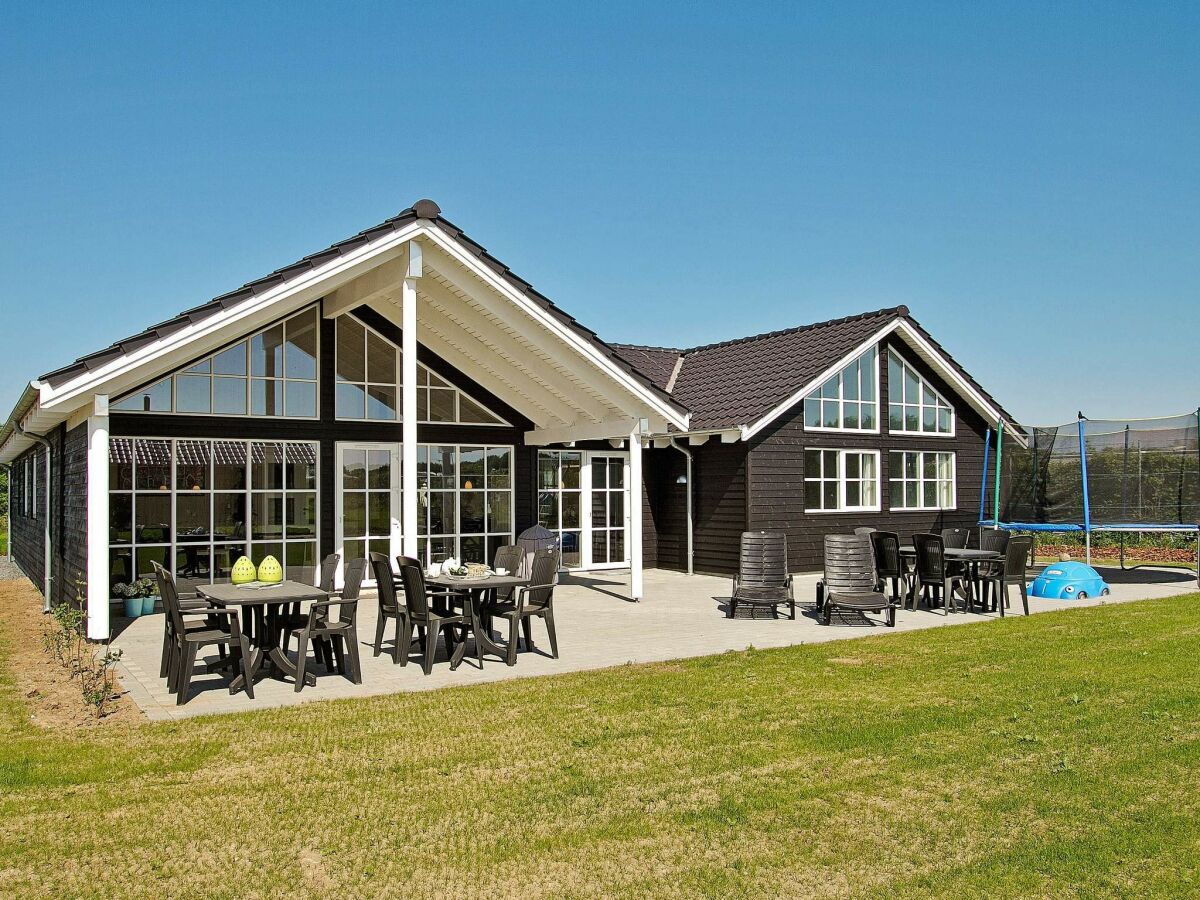 Holiday house Luxury Beach House with Pool
