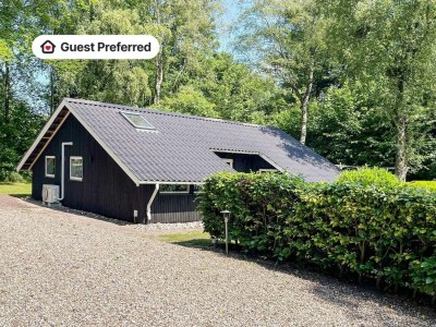 Holiday house Family Cottage with Terrace and Lawn - Holiday house