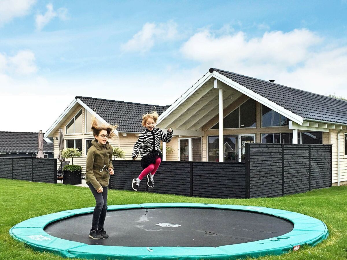 Holiday house Luxus-Pool-Ruckzug am Meer -- By Traum Ferienwohnungen - Outdoor photo 4