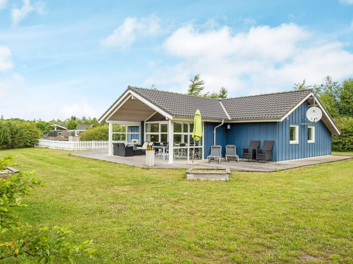Holiday house 6 person holiday home in Hemmet-By Traum