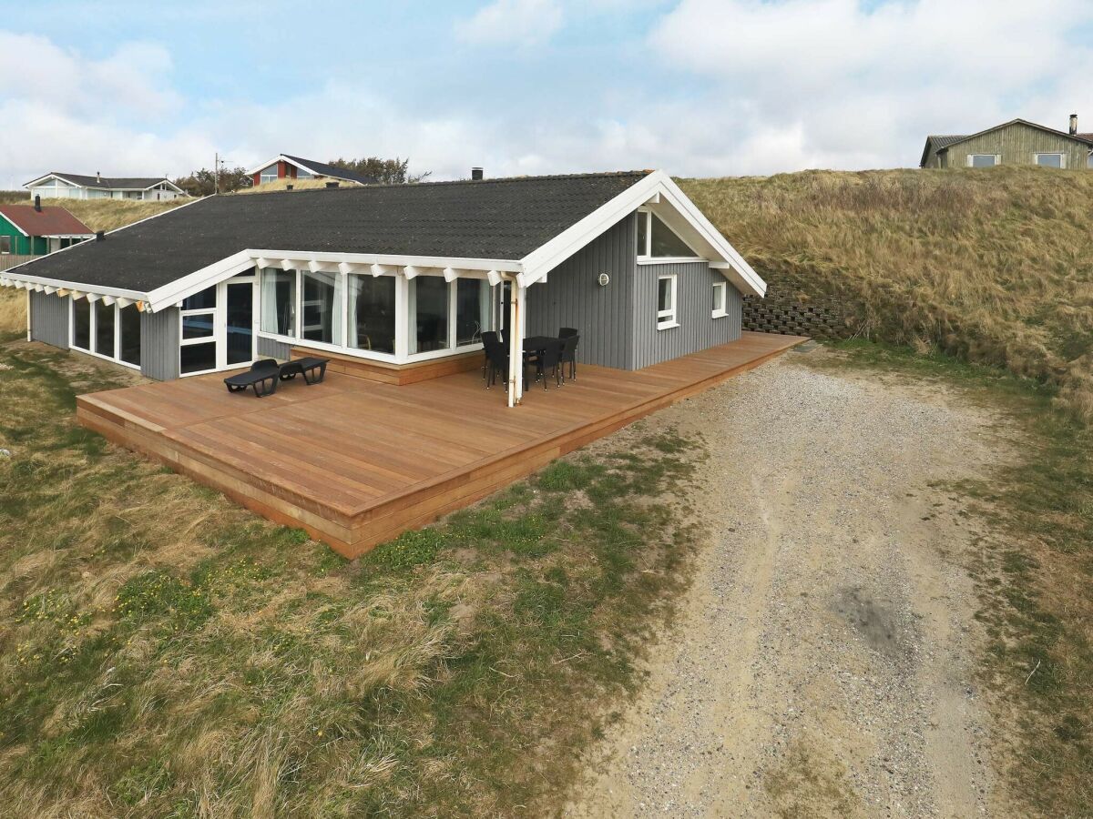 Holiday house Luxurioses Strandhaus mit Pool