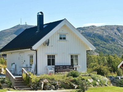 Holiday house 5 person holiday home in Oksvoll - Holiday house