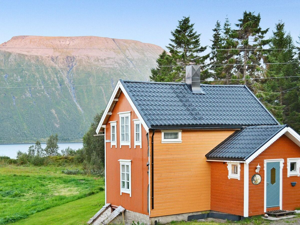 Holiday house 6 person holiday home in Gullesfjord
